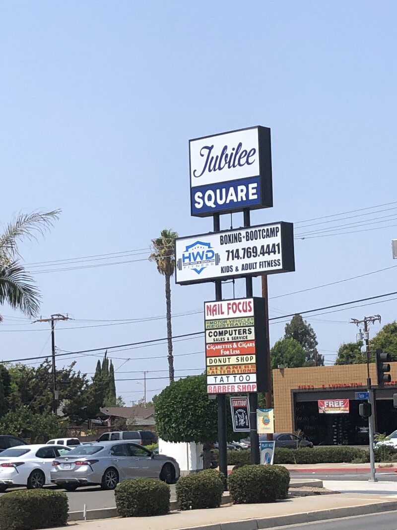 Commercial pylon signs in Santa Ana, CA